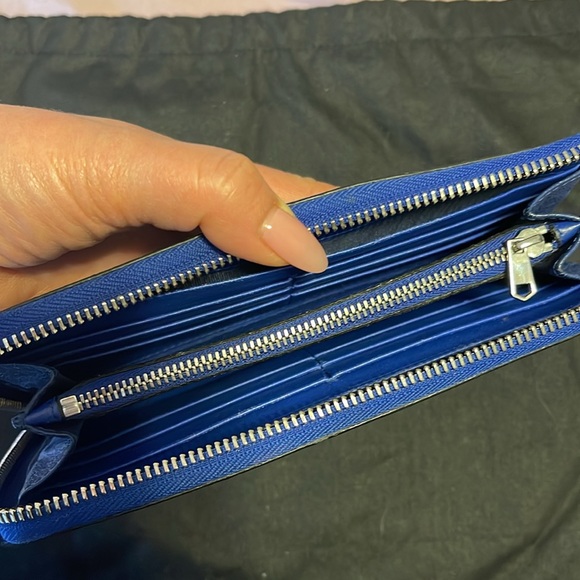 Blue long GIVENCHY wallet. - Picture 3 of 4